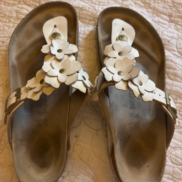Birkenstock Gizeh Flower Leather Sandals - Picture 5 of 6